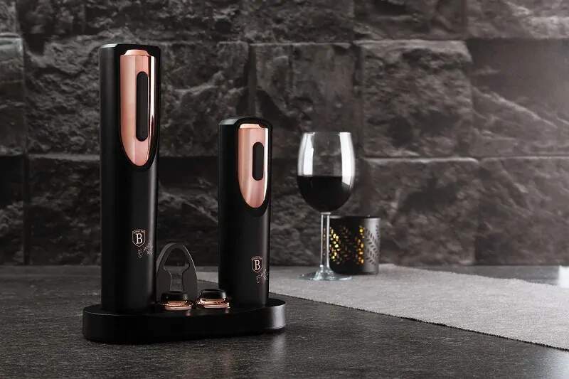 Elektrický otvárač a vákuová odsávačka vína  darčekový set 6 ks Berlingerhaus Black Rose Collection BH-9134