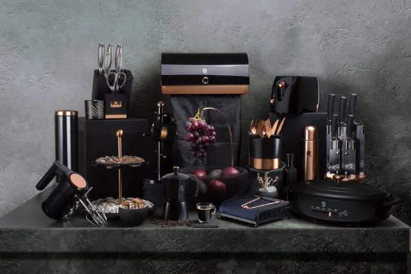 Elektrický otvárač a vákuová odsávačka vína  darčekový set 6 ks Berlingerhaus Black Rose Collection BH-9134