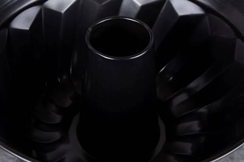 Forma na bábovku s titanovým povrchom Berlingerhaus Shiny Black Edition BH-6810